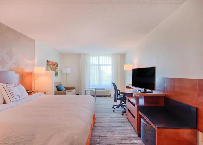 Fairfield & By Marriott Downtown Winston-Salem