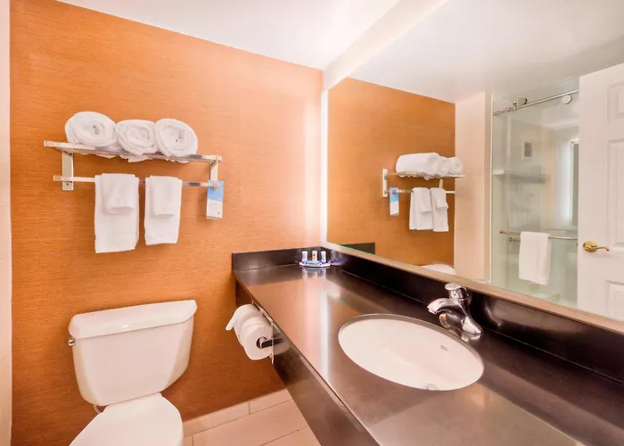 Hotel Fairfield & By Marriott Downtown 3*