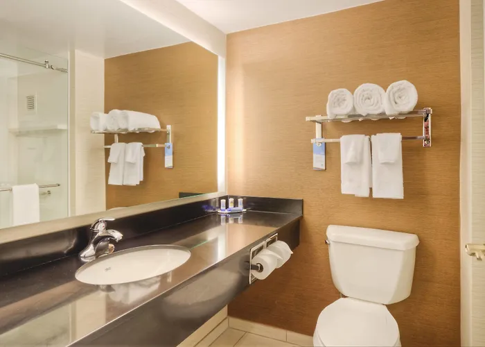 Fairfield & By Marriott Downtown 3*