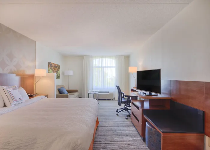 Hotel Fairfield & By Marriott Downtown