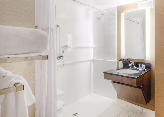 Fairfield & By Marriott Downtown 3*