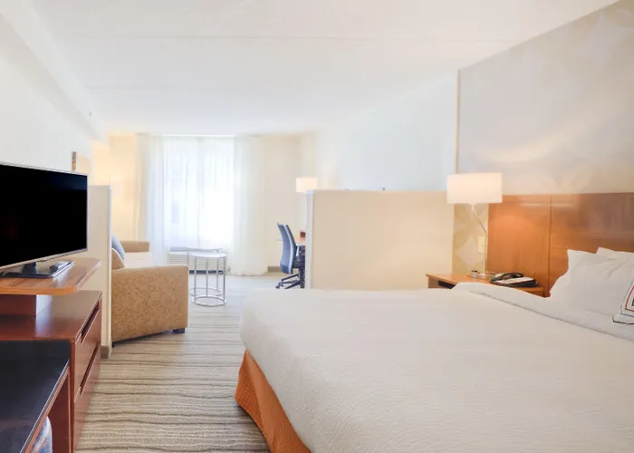 Fairfield & By Marriott Downtown 3*