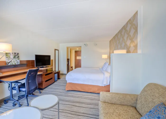 Fairfield & By Marriott Downtown Hotel 3*