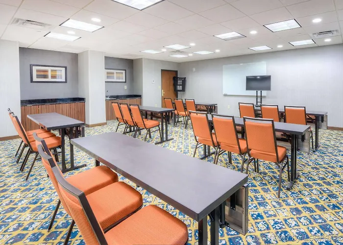 Hotel Fairfield & By Marriott Downtown 3*